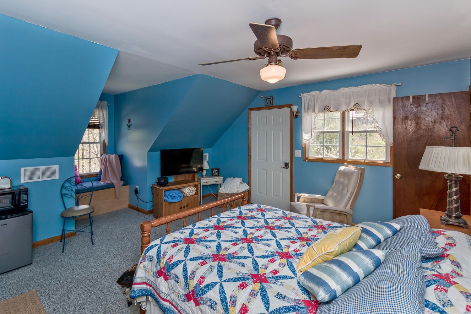 Moonlight Spa and Retreat: 129 Moonlight Dr, Sylva, NC 28779